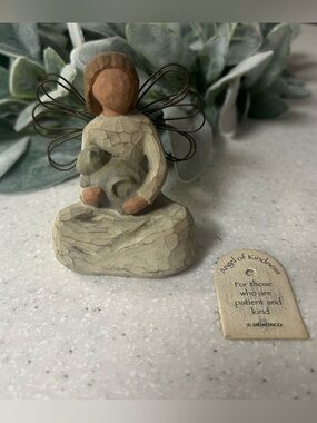 Willow Tree “Angel of Kindness” Figurine Susan Lordi Angel Collection